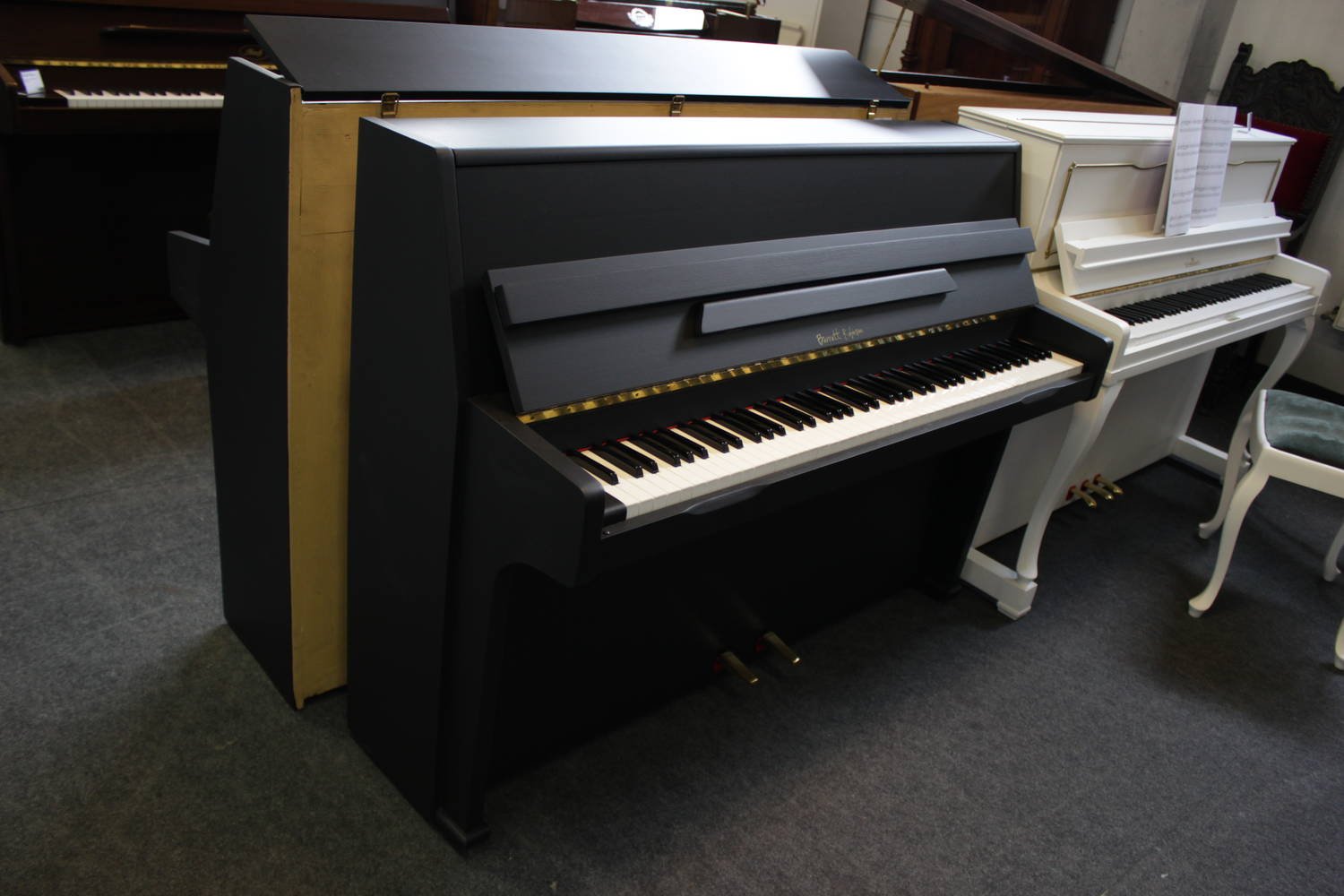 Barratt & Robinson, Mod. 105 Klavier