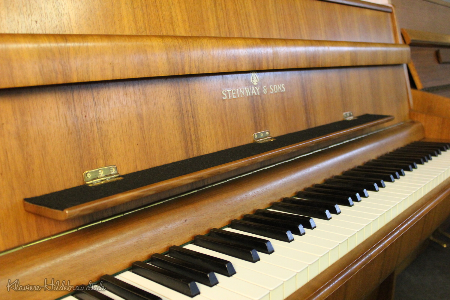 Steinway & Sons, Mod. F Klavier
