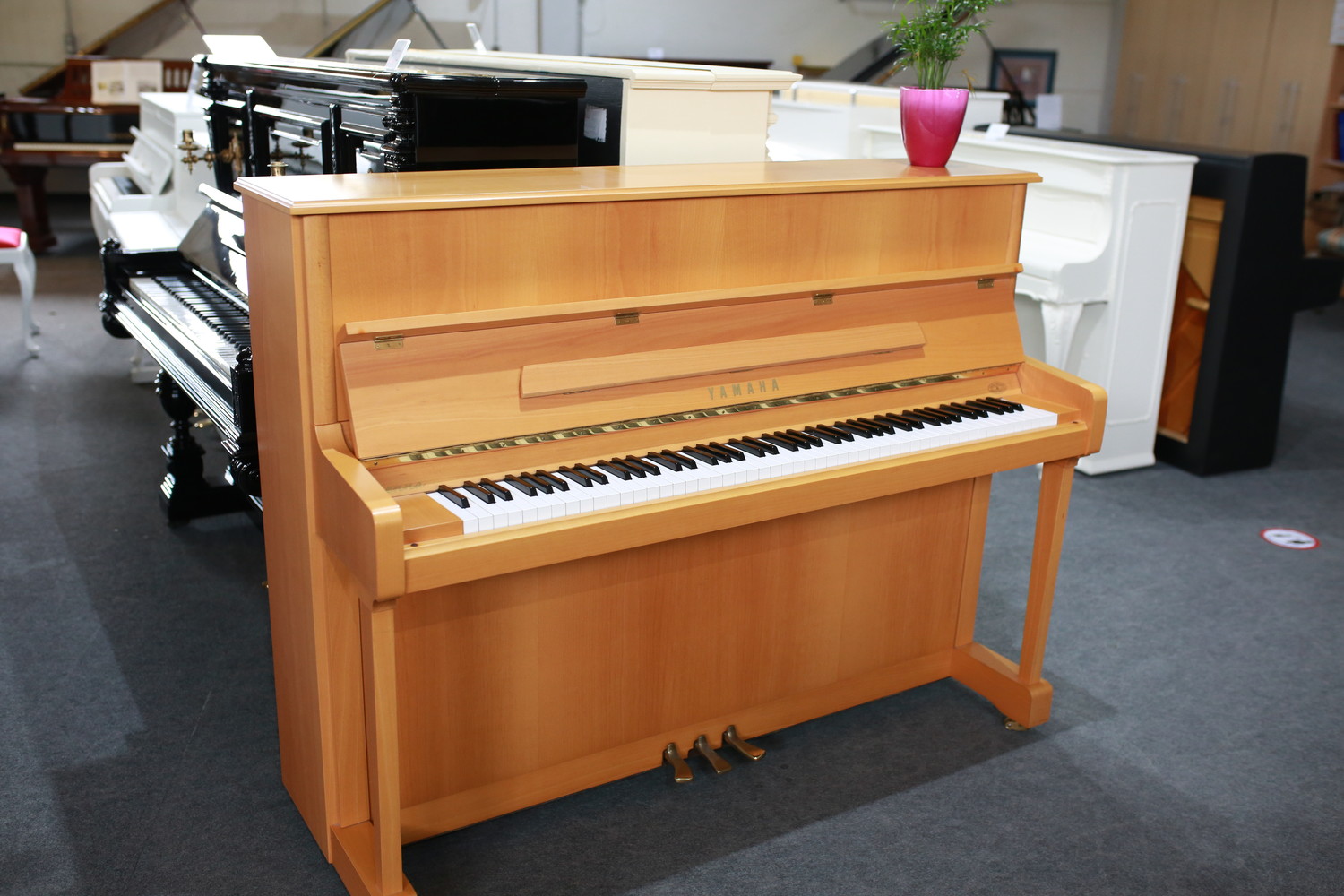 Yamaha, Mod. V118 N Vienna Klavier
