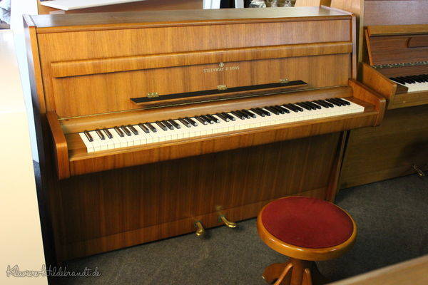 Steinway & Sons Klavier, Mod. F
